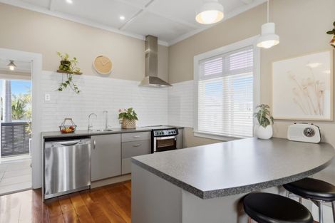 Photo of property in 18 Alberta Street, Point Chevalier, Auckland, 1022