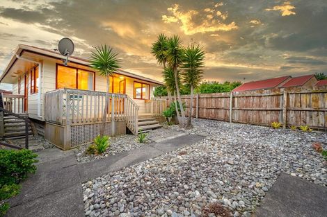 Photo of property in 32 De Quincey Terrace, Highland Park, Auckland, 2010