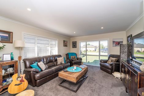 Photo of property in 1 Madison Street, Carterton, 5713