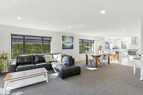 Photo of property in 10 Cottonwood Close, Paraparaumu Beach, Paraparaumu, 5032