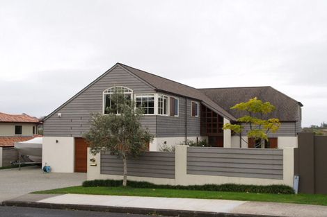 Photo of property in 1b Liston Crescent, Cockle Bay, Auckland, 2014