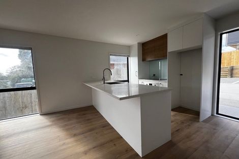 Photo of property in 2/21 Divich Avenue, Te Atatu South, Auckland, 0610