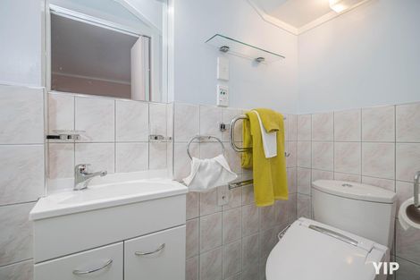 Photo of property in 18 Colchester Crescent, Newlands, Wellington, 6037