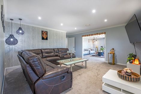 Photo of property in 2 Tutakarae Road, Kelvin Grove, Palmerston North, 4470