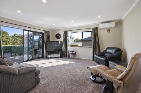 Photo of property in 11 Silkwood Place, Fitzherbert, Palmerston North, 4410