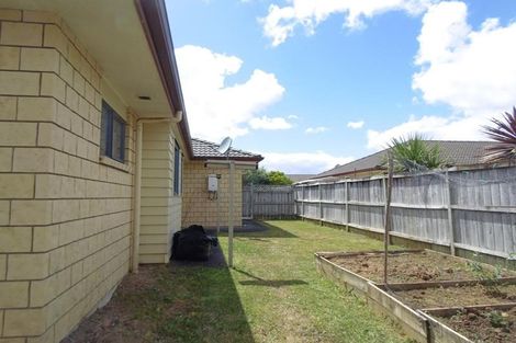 Photo of property in 12 Bellshill Close, Wattle Downs, Auckland, 2103