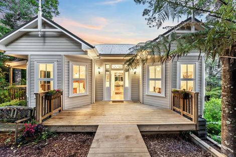 Photo of property in 4 Kereru Grove, Greenhithe, Auckland, 0632