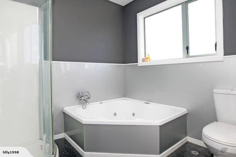 Photo of property in 11 Southern Cross Crescent, Island Bay, Wellington, 6023