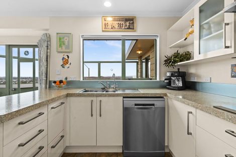 Photo of property in 2/89 Churchill Drive, Taradale, Napier, 4112