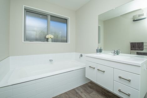 Photo of property in 76 Stanford Way, Rolleston, 7615