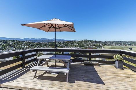 Photo of property in 52 Akaroa Drive, Maupuia, Wellington, 6022