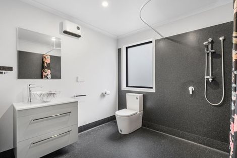 Photo of property in 12 Rimu Street, Levin, 5510