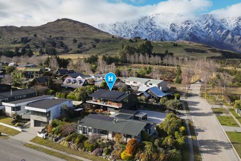 Photo of property in 18 Poplar Drive, Kelvin Heights, Queenstown, 9300