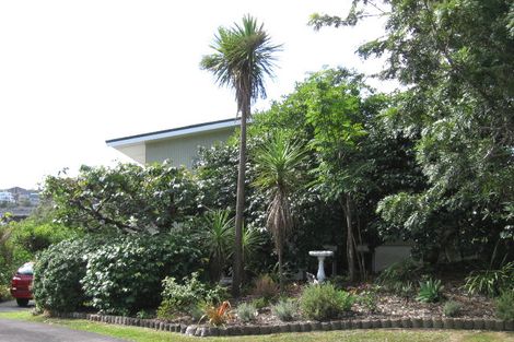 Photo of property in 11 Valkyria Place, Beach Haven, Auckland, 0626
