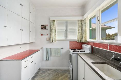 Photo of property in 2 Leveson Street, Strathmore Park, Wellington, 6022