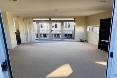 Photo of property in 6s Carlton Gore Road, Grafton, Auckland, 1023