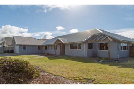 Photo of property in 2 Evergreen Place, Parklands, Christchurch, 8083