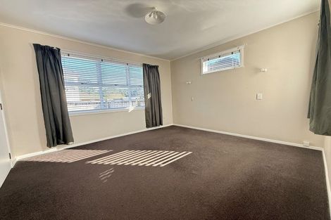 Photo of property in 6 Knox Road, Swanson, Auckland, 0612