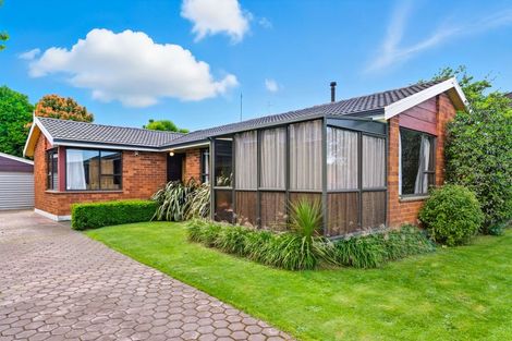 Photo of property in 12 Harkness Place, Avonhead, Christchurch, 8042