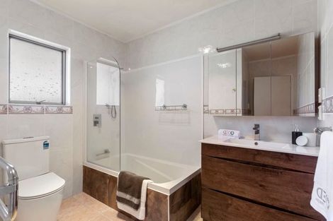 Photo of property in 35 Chatswood Grove, Chatswood, Auckland, 0626