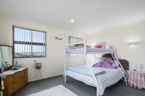 Photo of property in 16 San Lorenzo Rise, Henderson, Auckland, 0612