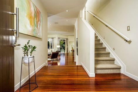 Photo of property in 25 Ocean View Road, Milford, Auckland, 0620