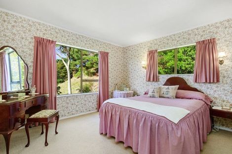 Photo of property in 34 Greyfriars Crescent, Tawa, Wellington, 5028