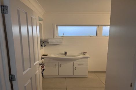 Photo of property in 873a Beach Road, Waiake, Auckland, 0630