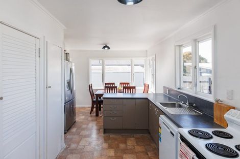 Photo of property in 12 Galway Avenue, Hokowhitu, Palmerston North, 4410