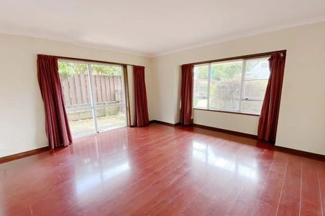 Photo of property in 11 Ravenstone Place, Chatswood, Auckland, 0626