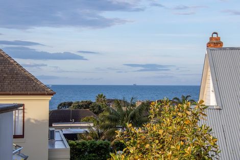 Photo of property in 13 Ocean View Road, Milford, Auckland, 0620