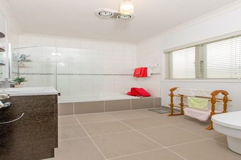 Photo of property in 4164 Great North Road, Glendene, Auckland, 0602