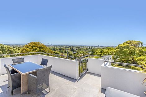 Photo of property in 25 Dyers Pass Road, Cashmere, Christchurch, 8022