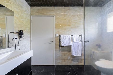 Photo of property in 3 Lincoln Close, Northcross, Auckland, 0630