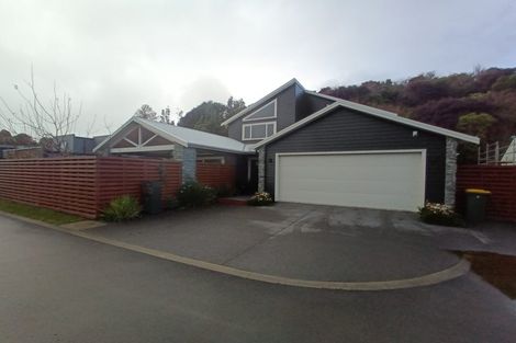 Photo of property in 5 Okoare Lane, Ferndale, New Plymouth, 4310