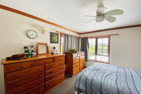 Photo of property in 15 Whaka Street, Maungaturoto, 0520