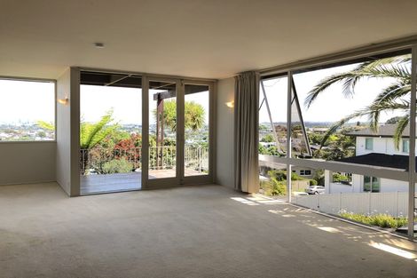 Photo of property in 1/11 Parr Terrace, Castor Bay, Auckland, 0620