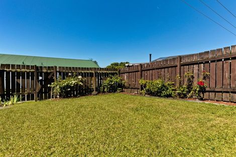 Photo of property in 1/94 Awaroa Road, Sunnyvale, Auckland, 0612