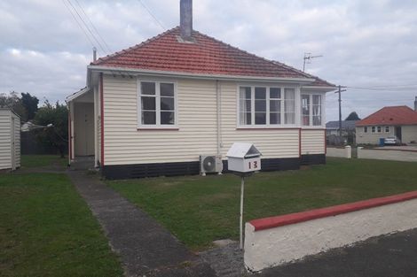 Photo of property in 13 Goldsmith Crescent, Levin, 5510