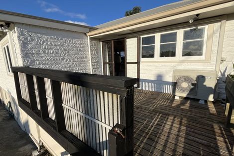 Photo of property in 1/934 East Coast Road, Northcross, Auckland, 0630