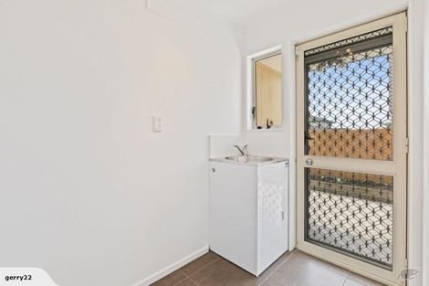 Photo of property in 6 Coupland Court, Glendene, Auckland, 0602