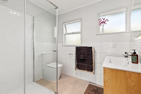 Photo of property in 2/5 Otakau Road, Milford, Auckland, 0620