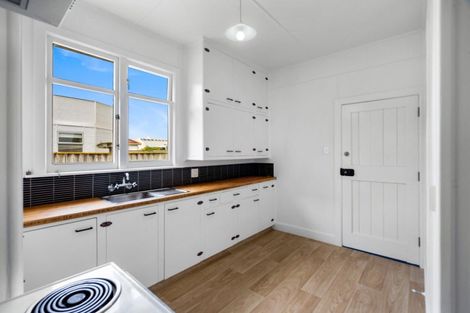 Photo of property in 142 Carlyle Street, Napier South, Napier, 4110