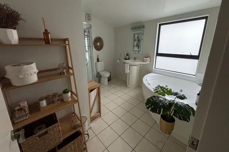 Photo of property in 39 Meadowcroft Grove, Johnsonville, Wellington, 6037