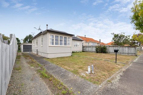 Photo of property in 49 Ihle Street, Terrace End, Palmerston North, 4410