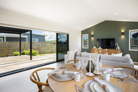 Photo of property in 2 Motutere Drive, Matarangi, 3592
