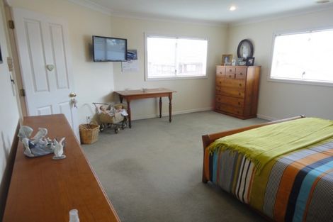Photo of property in 12b Karetu Road, Greenlane, Auckland, 1051