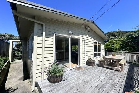 Photo of property in 2 Corlett Road, Plimmerton, Porirua, 5026