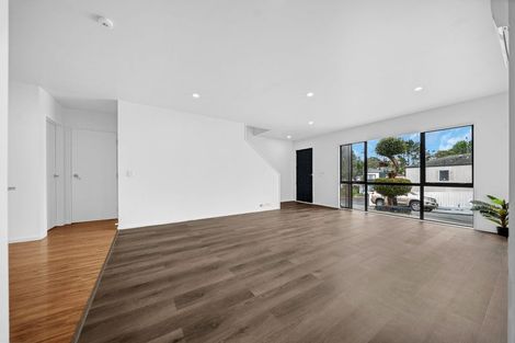 Photo of property in 19 Rakich Place, Henderson, Auckland, 0612