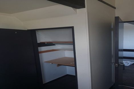 Photo of property in 140 Akaroa Drive, Maupuia, Wellington, 6022